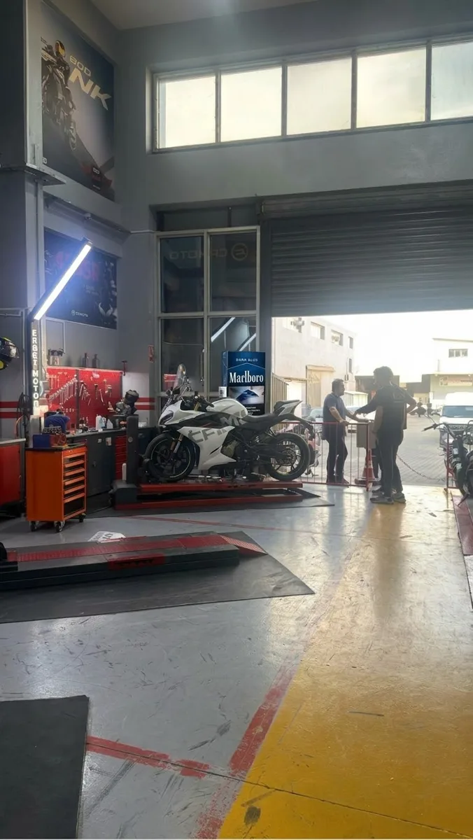Erbey Motor servis giriş alanı